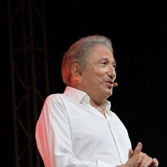Exclusif - Michel Drucker - Spectacle hommage à Guy Bedos dans le parc Jourdan à Aix-en-Provence. Le 15 août 2020 © Patrick Carpentier / Bestimage