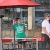 Jean-Claude Van Damme est allé déjeuner au restaurant avec sa compagne Alena Kaverina et une amie chez Mel's Diner à Hollywood, Los Angeles, le 7 juillet 2020. 