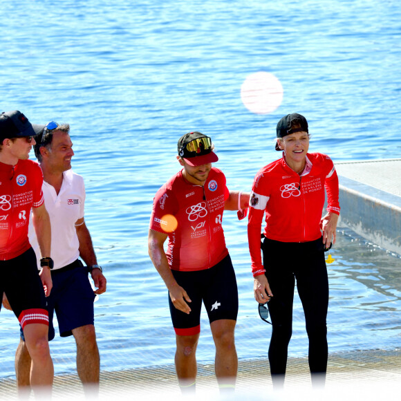 La princesse Charlène de Monaco - La famille princière de Monaco à l'arrivée de la 3ème édition de la course "The Crossing : Calvi-Monaco Water Bike Challenge". Ce défi caritatif organisé par la Fondation Princesse Charlène se déroule les 12 et 13 septembre. Deux équipes de quatre athlètes, parmi lesquels la Princesse et son frère Gareth Wittstock, secrétaire général de la fondation, vont se relayer en water bike durant 24h pour relier les 180km qui séparent Calvi de Monaco. Monaco, le 13 septembre 2020. © Bruno Bebert/Bestimage 