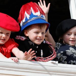 La princesse Gabriella, le prince Jacques, Kaia Rose Wittstock - La famille princière de Monaco au balcon du palais lors de la Fête nationale monégasque à Monaco. Le 19 novembre 2019 © Claudia Albuquerque / Bestimage