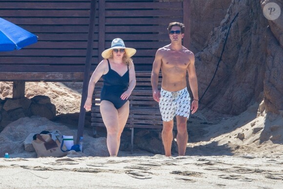 Exclusif - Rebel Wilson et son compagnon Jacob Busch passent des vacances romantiques sous le soleil de Cabo San Lucas au Mexique. Le 12 octobre 2020.