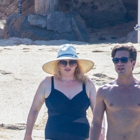 Exclusif - Rebel Wilson et son compagnon Jacob Busch passent des vacances romantiques sous le soleil de Cabo San Lucas au Mexique. Le 12 octobre 2020.