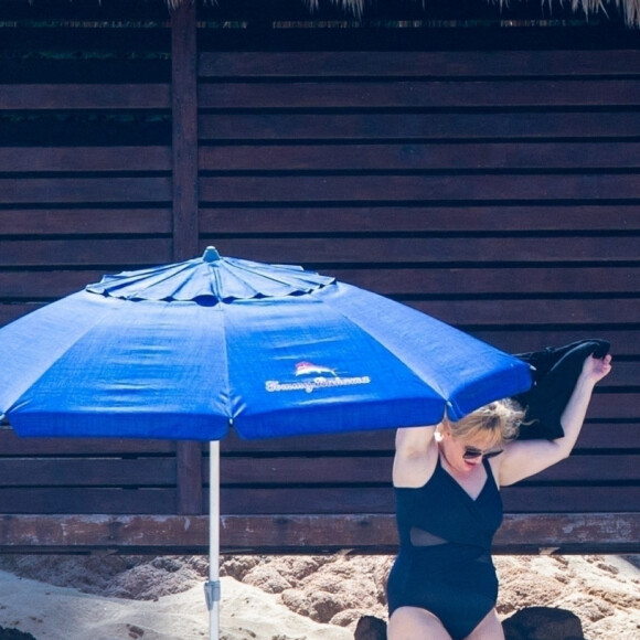 Exclusif - Rebel Wilson et son compagnon Jacob Busch passent des vacances romantiques sous le soleil de Cabo San Lucas au Mexique. Le 12 octobre 2020.