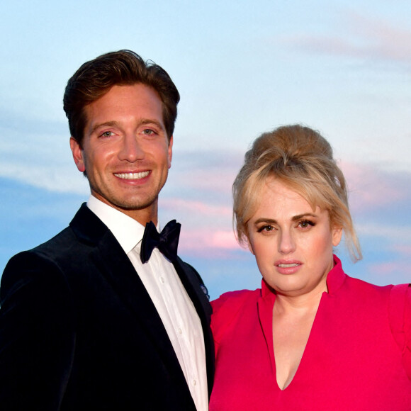 Exclusif - Rebel Wilson, l'actrice, scénariste et humoriste de stand-up australienne, et son compagnon, Jacob Busch durant le vernissage de l'exposition "Miró, la peinture au défi " au Nouveau musée national de Monaco (NMNM), le 25 septembre 2020. © Bruno Bebert / Pool restreint Monaco / Bestimage