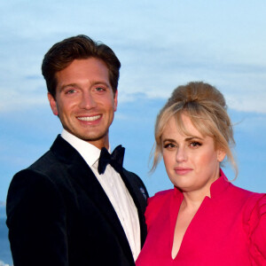 Exclusif - Rebel Wilson, l'actrice, scénariste et humoriste de stand-up australienne, et son compagnon, Jacob Busch durant le vernissage de l'exposition "Miró, la peinture au défi " au Nouveau musée national de Monaco (NMNM), le 25 septembre 2020. © Bruno Bebert / Pool restreint Monaco / Bestimage