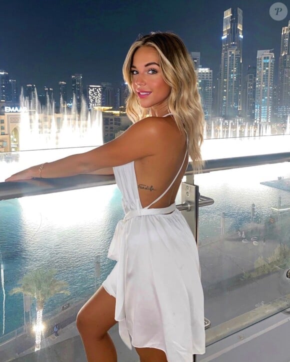 Maddy Burciaga sublime en robe, à Dubaï, le 5 août 2020