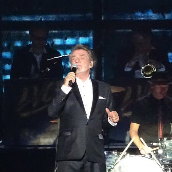 Eddy Mitchell et Johnny Hallyday - Premier concert "Les Vieilles Canailles" au POPB de Paris-Bercy à Paris, du 5 au 10 novembre 2014. 