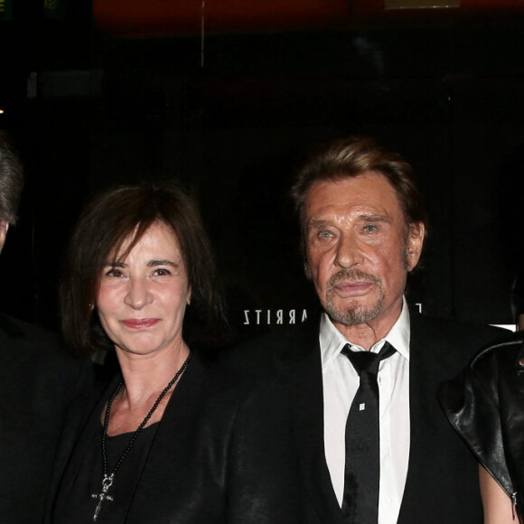 Eddy Mitchell et sa femme Muriel Bailleul, Johnny Hallyday et sa femme Laeticia - Avant-première de 'Salaud on t'aime' à l'UGC Normandie sur les Champs-Elysées à Paris le 31 mars 2014.