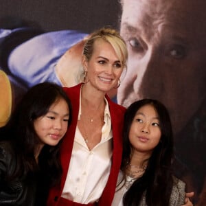 Laeticia Hallyday et ses filles Joy et Jade - Projection au Grand Rex à Paris des documentaires "Johnny USA" et "A nos promesses" à l'occasion de la Journée Spéciale Johnny, son rêve américain. Le 21 octobre 2020 © Jacovides-Moreau / Bestimage