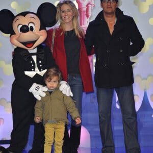 Dany Brillant avec sa femme Nathalie et leur fils - Prolongation du 20eme anniversaire de Disneyland Paris, le 23 mars 2013. 