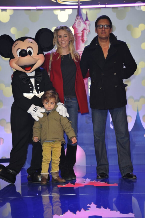 Dany Brillant avec sa femme Nathalie et leur fils - Prolongation du 20eme anniversaire de Disneyland Paris, le 23 mars 2013. 