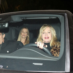 Melanie Griffith, Antonio Banderas et sa compagne N. Kimpel quittent le restaurant San Vicente Bungalows à Los Angeles, le 5 février 2020.