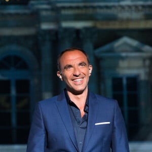 Exclusif - Nikos Aliagas - Enregistrement de l'émission "La chanson de l'année" dans les jardins du Palais Royal à Paris, qui sera diffusée le 12 juin sur TF1. Le 11 juin 2020 © Cyril Moreau / Bestimage 