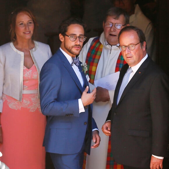 Ségolène Royal et François Hollande - Mariage de Thomas Hollande et de la journaliste Emilie Broussouloux l'église de Meyssac en Corrèze, près de Brive © Patrick Bernard-Guillaume Collet / Bestimage