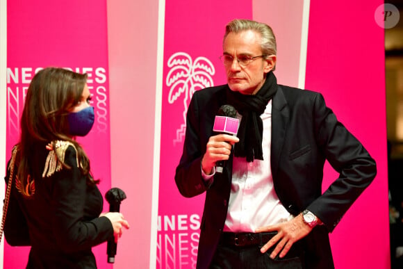 Elsa Esnoult et Laurent Weil au photocall de la seconde soirée du festival Canneseries saison 3 au Palais des Festivals à Cannes, le 10 octobre 2020. © Bruno Bebert / Bestimage