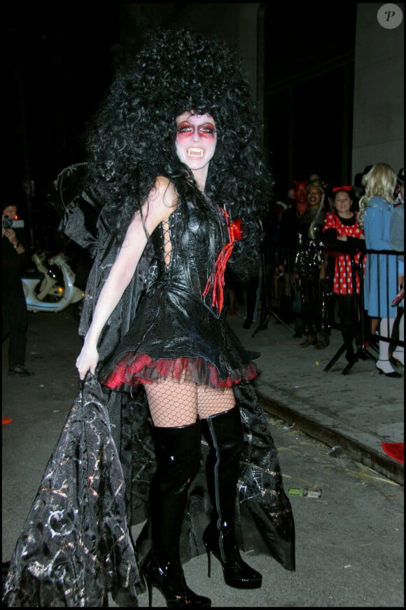 Heidi Klum fête Halloween à New York en 2005
