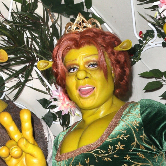 Heidi Klum et son compagnon Tom Kaulitz déguisés en Fiona et Shrek arrivent dans un carrosse à la soirée annuelle Halloween à New York, le 31 octobre 2018