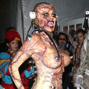 Heidi Klum et son mari Tom Kaulitz arrivent déguisés pour la soirée "Heidi Klum Halloween Party" à New York
