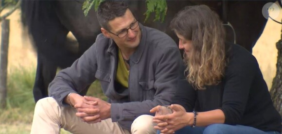 Laura de "L'amour est dans le pré 2020" avec ses prétendants Jean-Eudes et Benoit dans l'épisode du 2 novembre, sur M6