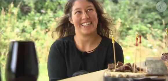 Laura de "L'amour est dans le pré 2020" avec ses prétendants Jean-Eudes et Benoit dans l'épisode du 2 novembre, sur M6
