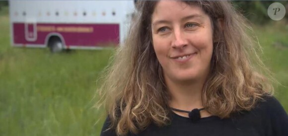 Laura de "L'amour est dans le pré 2020" avec ses prétendants Jean-Eudes et Benoit dans l'épisode du 2 novembre, sur M6