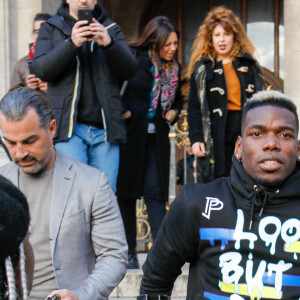 Paul Pogba avec des béquilles à la sortie du défilé de mode Homme automne-hiver 2020/2021 " Berluti " lors de la fashion week à Paris. Le 17 janvier 2020 © Veeren - Christophe Clovis / Bestimage 