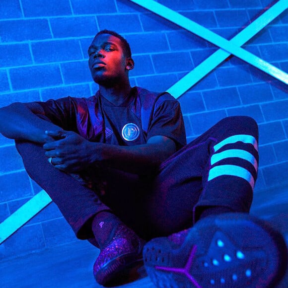 Paul Pogba lance sa propre collection avec Adidas Football. La collection comprend des chaussures et des vêtements. Elle sortira en ligne et en magasins le 15 décembre prochain. Le 13 décembre 2019