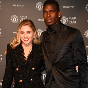 Paul Pogba et sa compagne Maria Salaues lors de la soirée du prix du joueur de l'année de Manchester United 2019 au stade Old Trafford à Manchester, Royaume Uni.