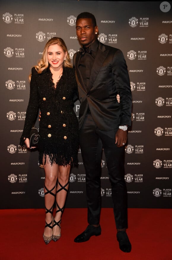 Paul Pogba et sa compagne Maria Salaues lors de la soirée du prix du joueur de l'année de Manchester United 2019 au stade Old Trafford à Manchester, Royaume Uni.