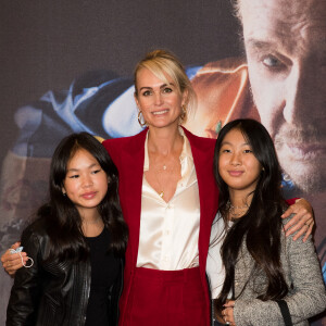 Laeticia Hallyday et ses filles Joy et Jade - Projection au Grand Rex à Paris des documentaires "Johnny USA" et "A nos promesses" à l'occasion de la Journée Spéciale Johnny, son rêve américain. Le 21 octobre 2020 © Jacovides-Moreau / Bestimage