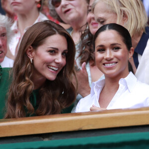 Catherine (Kate) Middleton, duchesse de Cambridge, Meghan Markle, duchesse de Sussex, et Pippa Middleton dans les tribunes lors de la finale femme de Wimbledon "Serena Williams - Simona Halep (2/6 - 2/6) à Londres, le 13 juillet 2019.