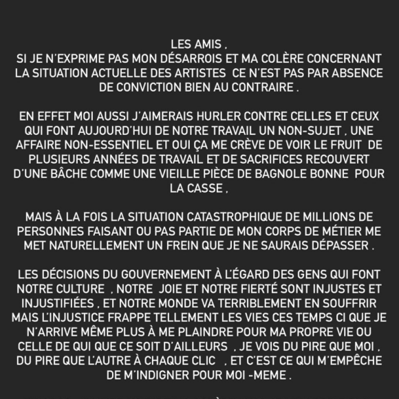 Amel Bent, révoltée par les mesures du gouvernement empêchant les artistes et acteurs culturels d'exercer leurs métiers. Le 4 novembre 2020.