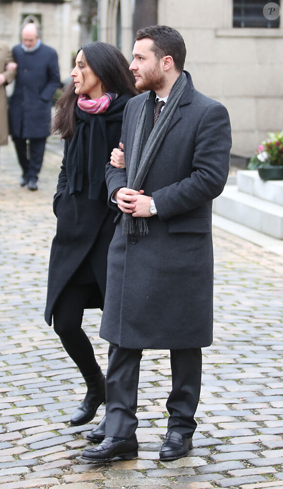 Louis Levy ( fils de Marc Levy) et Pauline Lévêque - Obsèques de Raymond Levy (père de Marc Levy) au cimetière de Passy à Paris le 15 décembre 2014