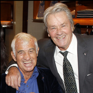 Jean-Paul Belmondo et Alain Delon - Inauguration de la nouvelle boutique Passion for Paris, rue du Faubourg Saint-Honoré, à Paris, le 23 juin 2011.