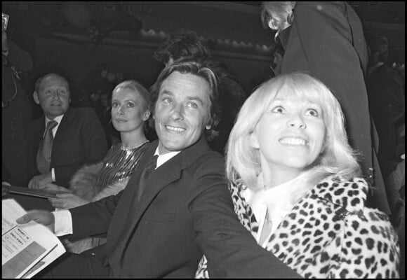 Catherine Deneuve, Alain Delon et Mireille Darc à l'Olympia pour un concert de Sylvie Vartan en 1972.