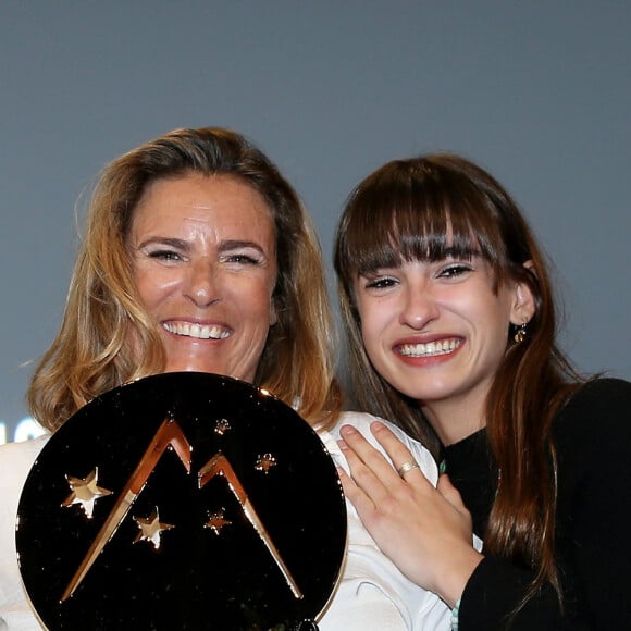 Lisa Azuelos et sa fille Thaïs Alessandrin (Grand Prix du festival pour le film "Mon bébé") - Cérémonie de clôture et palmarès du 22ème Festival International du Film de Comédie de l'Alpe d'Huez, le 19 janvier 2019. © Dominique Jacovides/Bestimage 