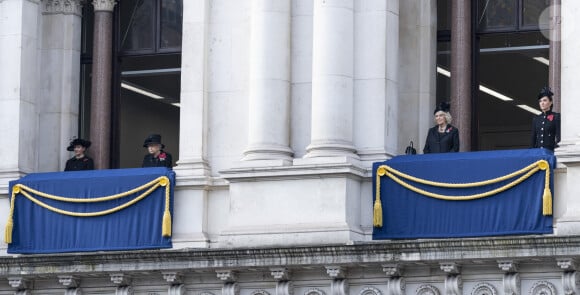 La reine Elisabeth II d'Angleterre, Camilla Parker Bowles, duchesse de Cornouailles, Catherine Kate Middleton, duchesse de Cambridge lors de la cérémonie de la journée du souvenir (Remembrance Day) à Londres le 8 novembre 2020.