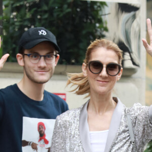Céline Dion et son fils René-Charles (avec une nouvelle coupe de cheveux) quittent l'hôtel Royal Monceau et se rendent chez Louis Vuitton sur les Champs-Elysées à Paris le 19 juillet 2017. 