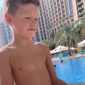 Amélie Neten en vacances avec son fils Hugo à Dubaï, novembre 2020.