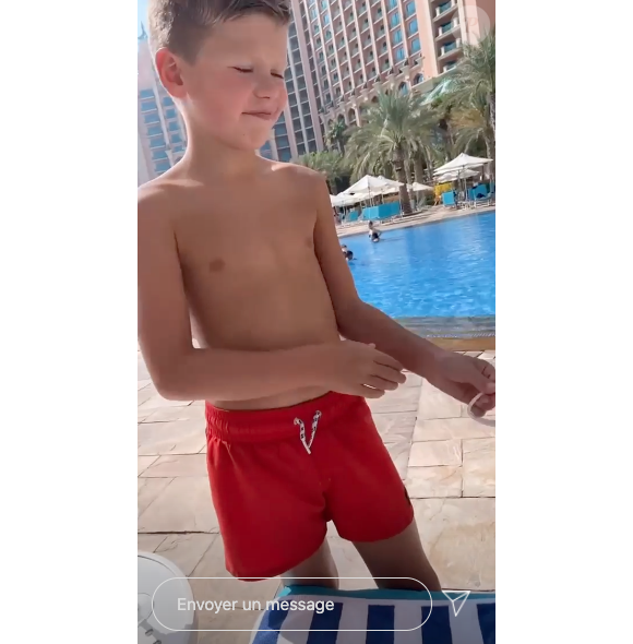 Amélie Neten en vacances avec son fils Hugo à Dubaï, novembre 2020.