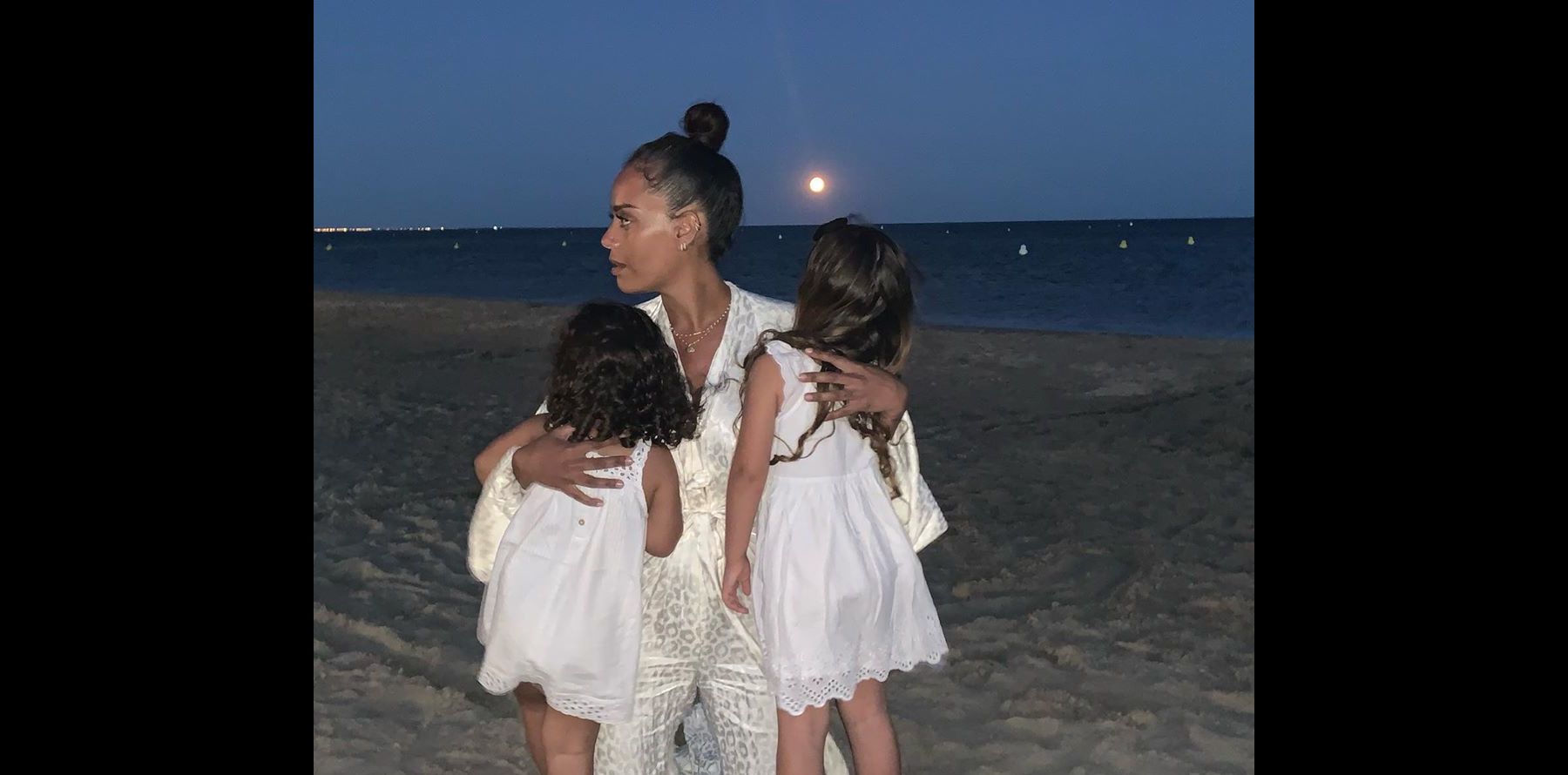 Amel Bent, maman "Ã  la ramasse" avec ses filles : elle