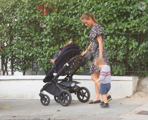 Exclusif - Pippa Middleton, 37 ans, et son fils Arthur, dans le quartier de Chelsea à Londres, le 11 septembre 2020.