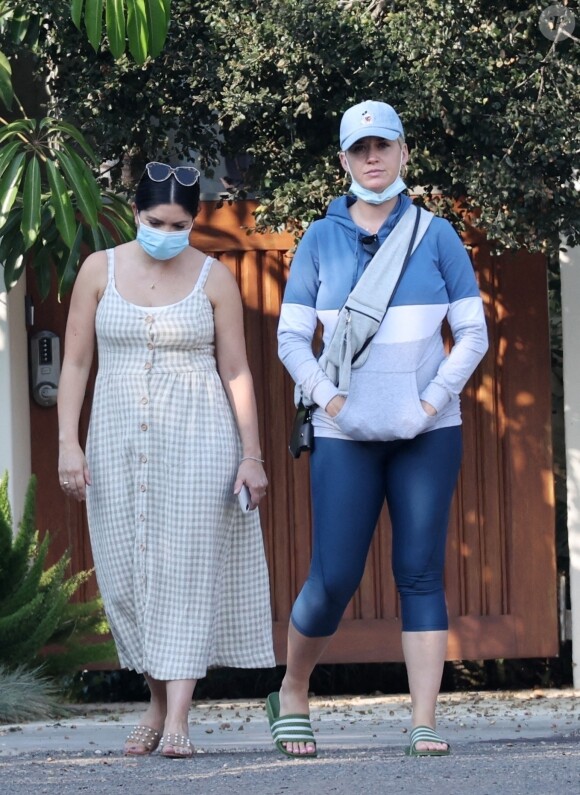 Exclusif - Katy Perry visite une propriété en vente pour 4 millions de dollars dans le quartier de Santa Barbara à Los Angeles pendant l'épidémie de coronavirus (Covid-19), le 4 octobre 2020.