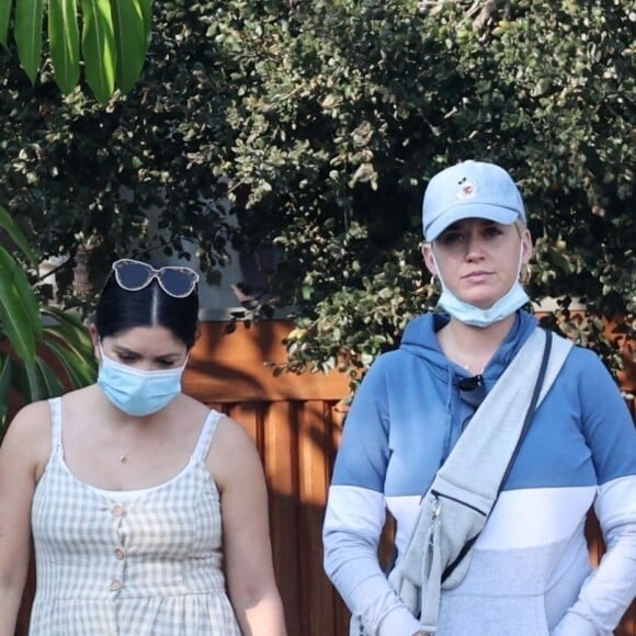 Exclusif - Katy Perry visite une propriété en vente pour 4 millions de dollars dans le quartier de Santa Barbara à Los Angeles pendant l'épidémie de coronavirus (Covid-19), le 4 octobre 2020.