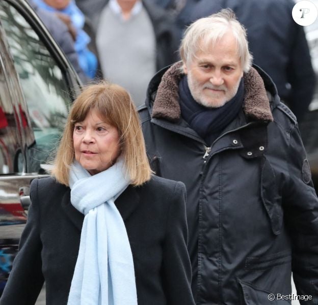 Chantal Goya et son mari Jean-Jacques Debout - Arrivées aux obsèques de Michou en l'église Saint-Jean de Montmartre à Paris. 2020