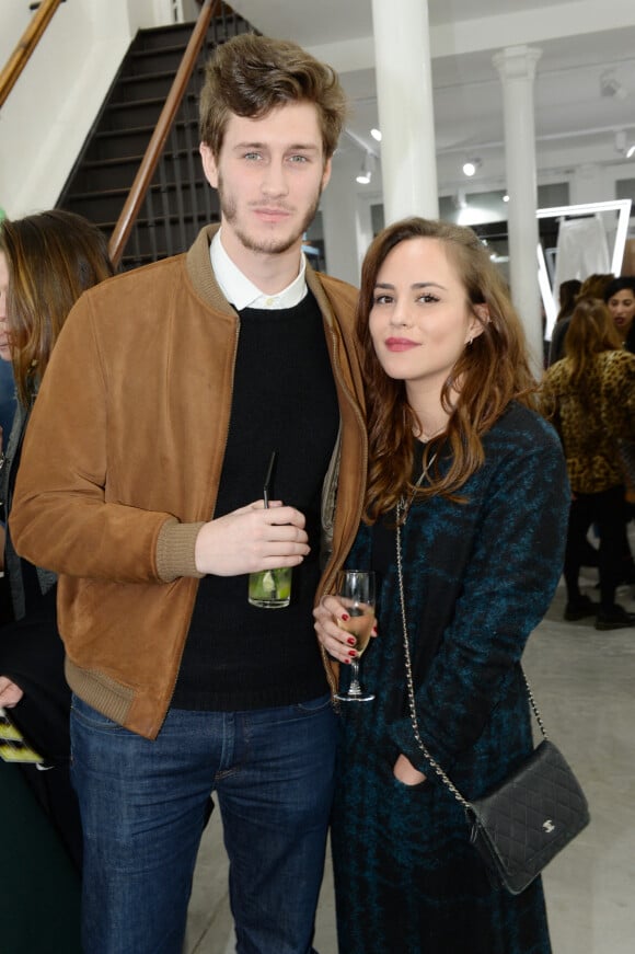 Naissance - Jean-Baptiste Maunier est papa d'un petit garçon prénommé Ezra - Exclusif - Jean-Baptiste Maunier et sa compagne Léa Arnezeder - Soirée de lancement de la collection capsule "J Brand x Comptoir des Cotonniers" à la "L.A. Galerie" rue Bachaumont dans le 2ème arrondissement à Paris. © Rachid Bellak/Bestimage 