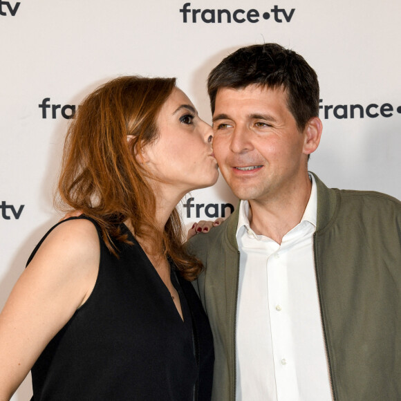 Léa Salamé et Thomas Sotto au photocall de la conférence de presse de France 2 au théâtre Marigny à Paris le 18 juin 2019. © Coadic Guirec / Bestimage