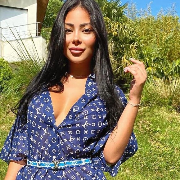 Maeva Ghennam en robe sur Instagram, le 9 novembre 2020