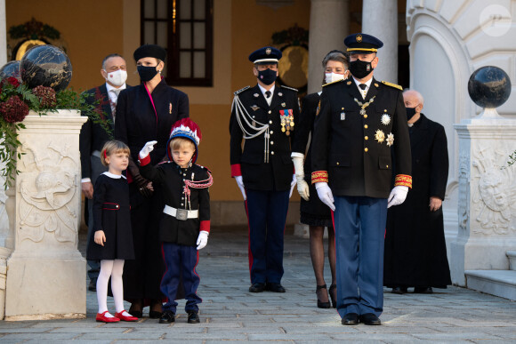 Le prince Albert, la princesse Charlene, leurs enfants Jacques et Gabriella, la princesse Caroline - Cérémonie dans la cour d'honneur du palais princier pour la Fête nationale de Monaco, le 19 novembre 2020.
