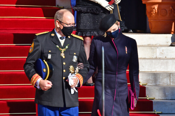 Le prince Albert II de Monaco, la princesse Charlène - Sorties - La famille princière assiste à la messe d'action de grace avec Te Deum à la cathédrale de Monaco à l'occasion de la Fête Nationale 2020 de la principauté de Monaco le 19 novembre 2020. © Bruno Bebert / Bestimage 